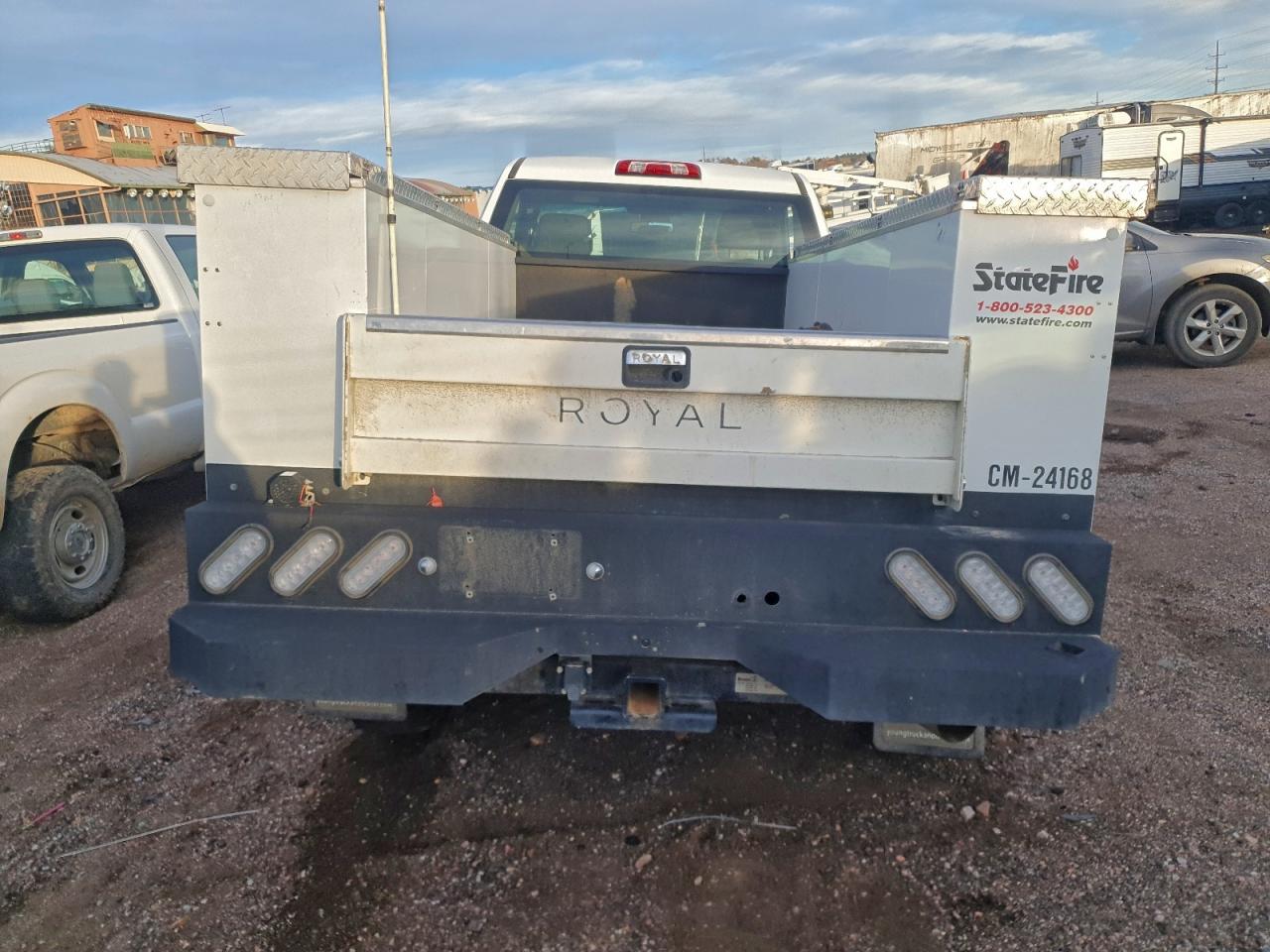 Chevrolet Silverado K3500 Image 4