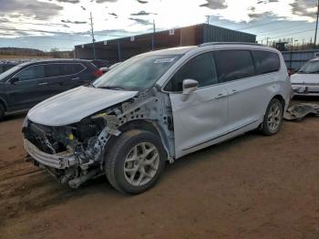  Salvage Chrysler Pacifica