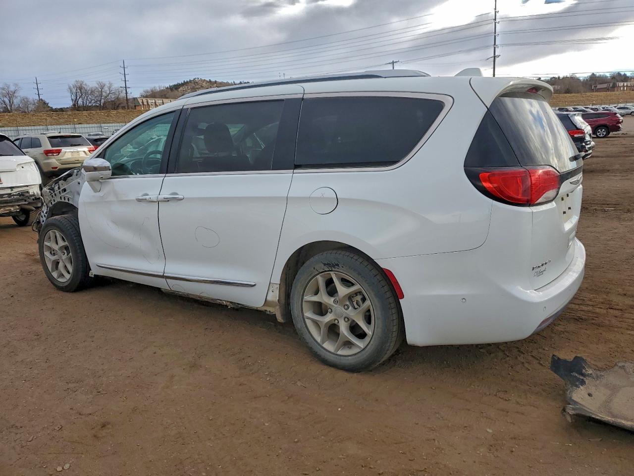 Chrysler Pacifica Limited Image 2