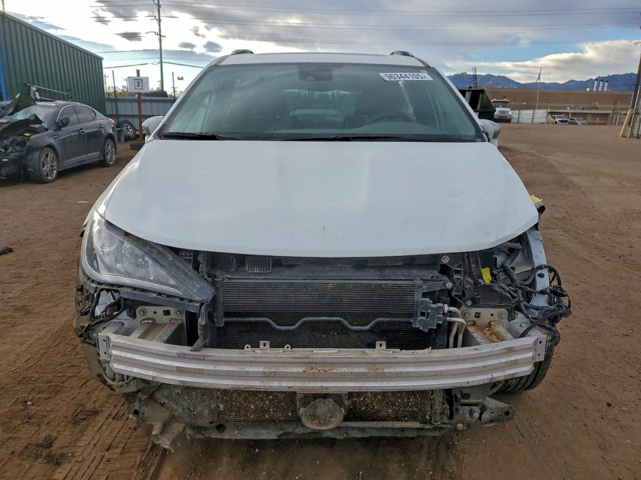 Chrysler Pacifica Limited Image 3