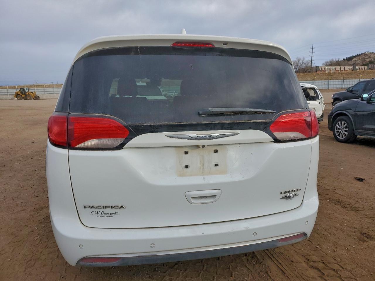 Chrysler Pacifica Limited Image 10