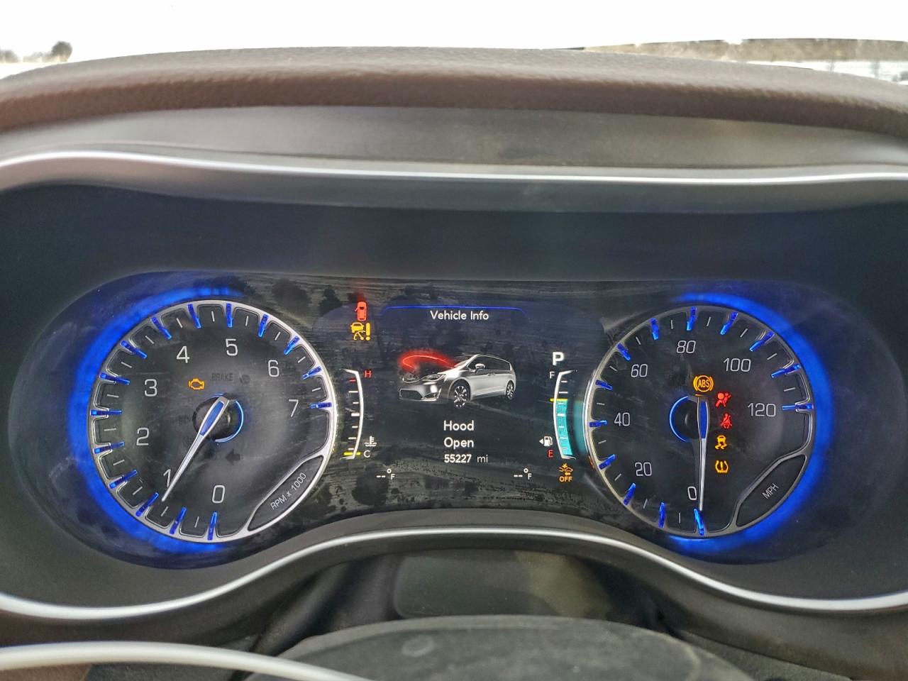 Chrysler Pacifica Limited Image 9