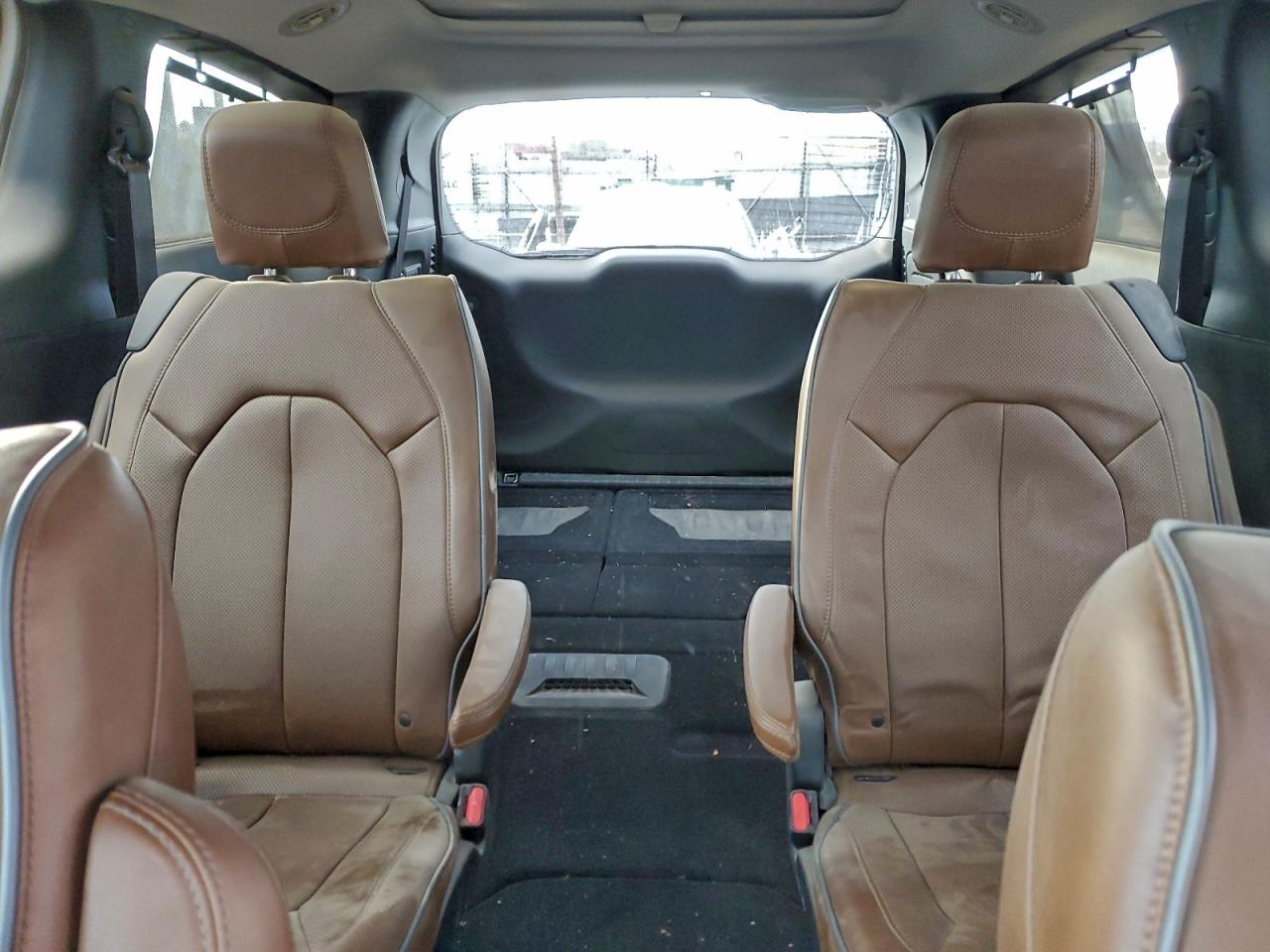 Chrysler Pacifica Limited Image 5