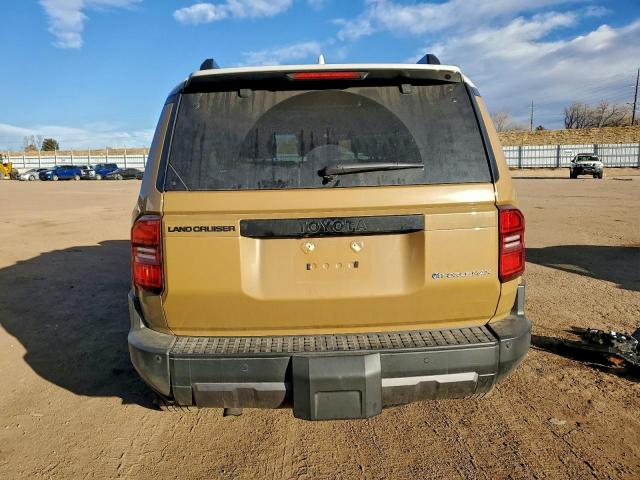 Toyota Land Cruis Base Image 7