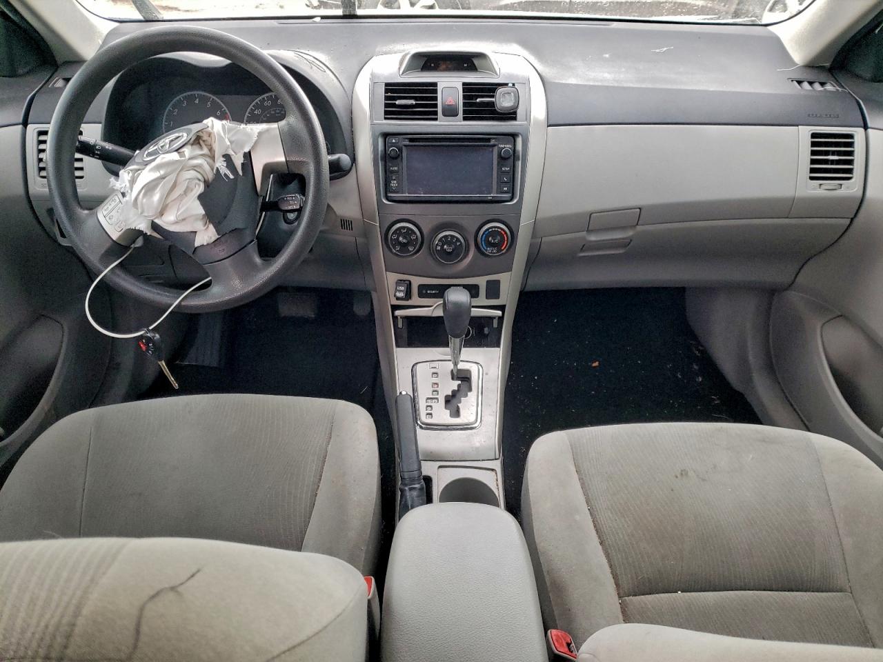 Toyota Corolla Base Image 9