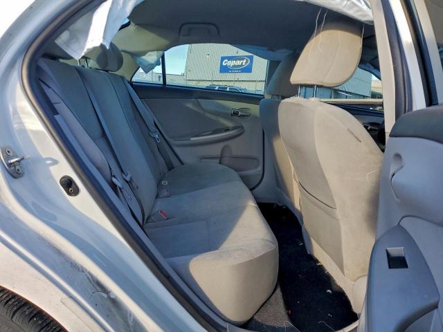 Toyota Corolla Base Image 12