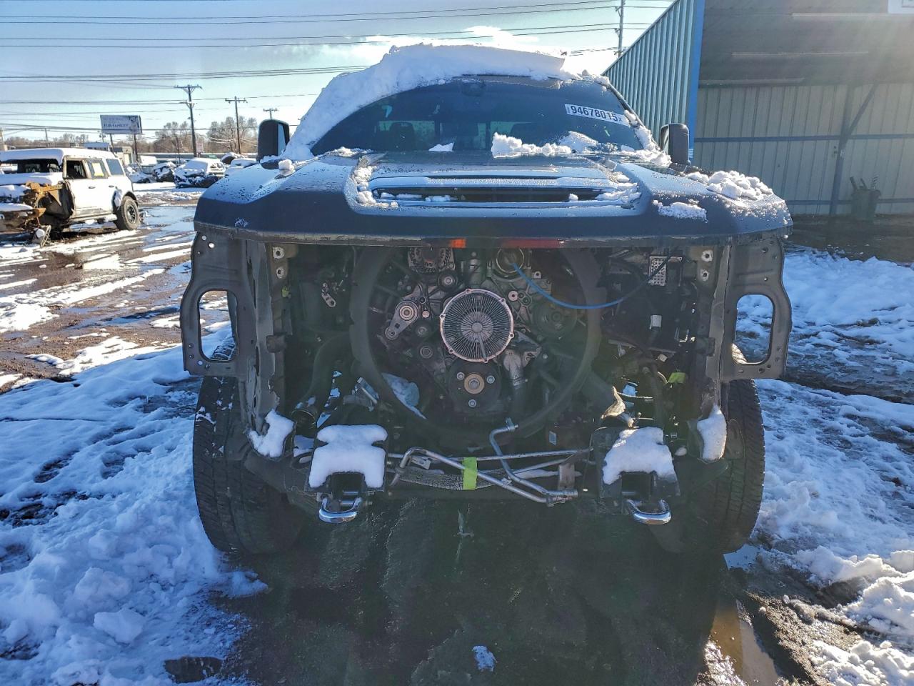 Chevrolet Silverado K2500 High Country Image 3