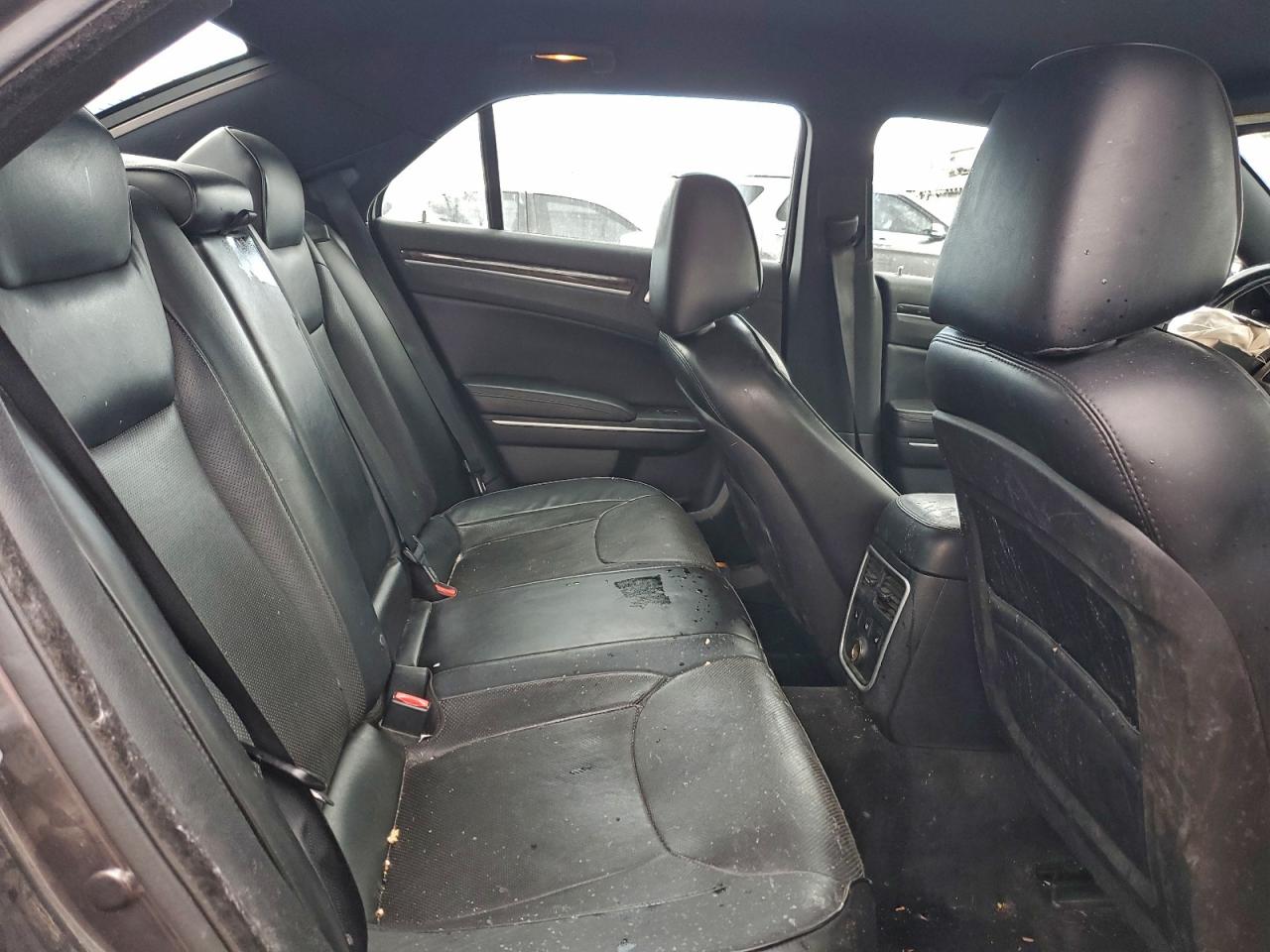 Chrysler 300 Image 9