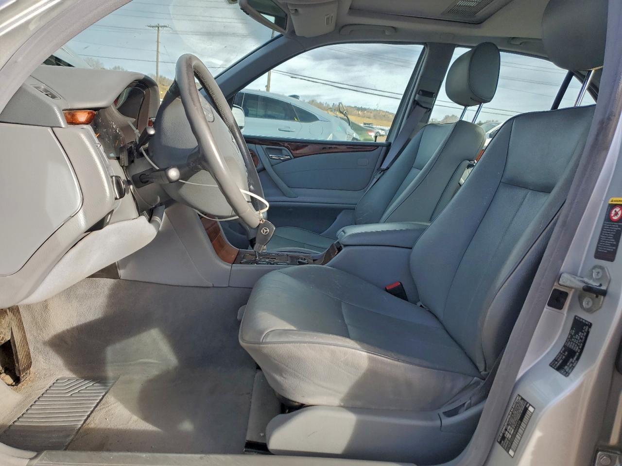 Mercedes-Benz E-Class 430 Image 5