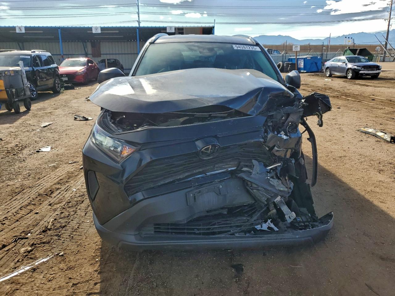 Toyota RAV4 Le Image 9