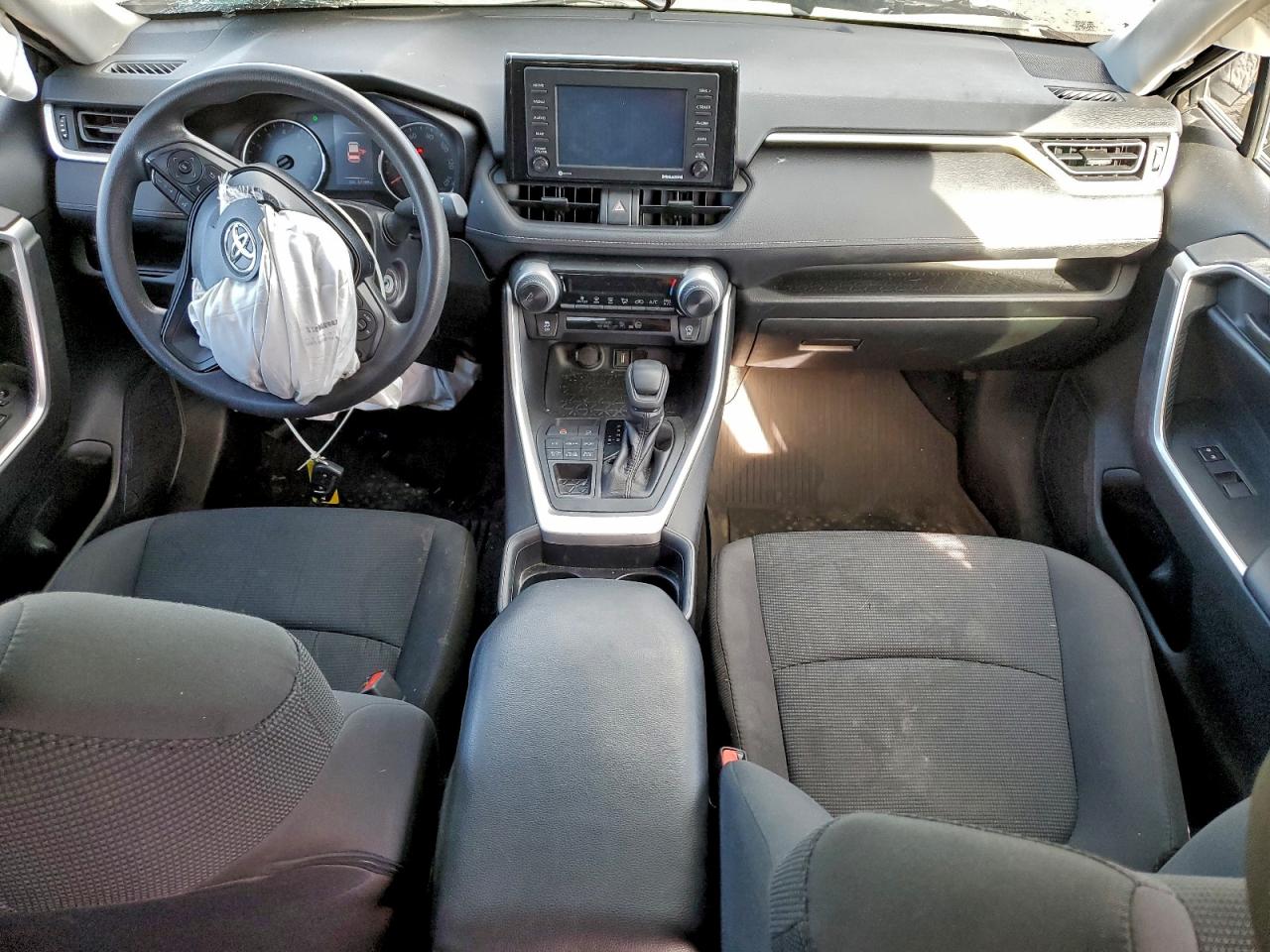 Toyota RAV4 Le Image 10