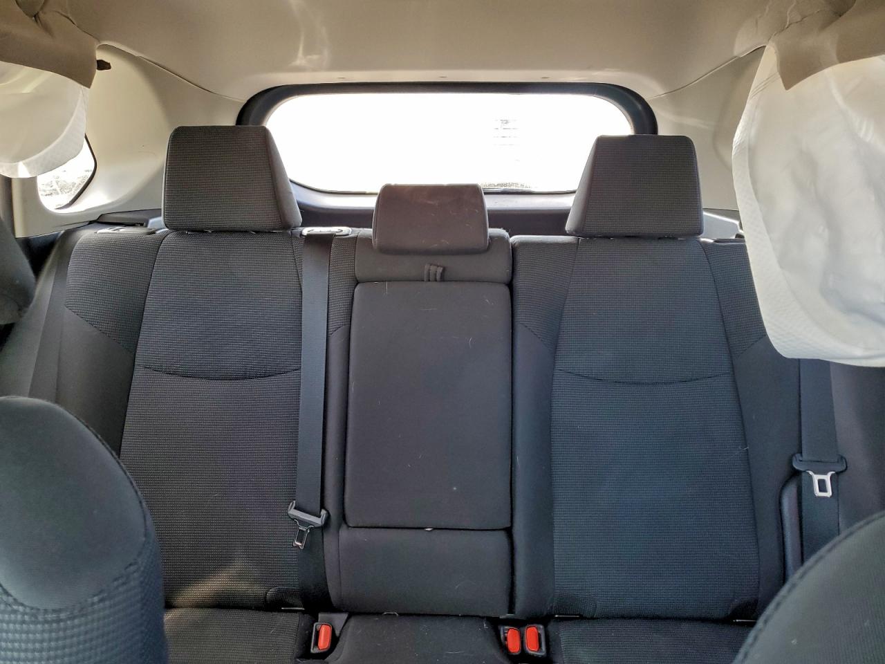 Toyota RAV4 Le Image 8