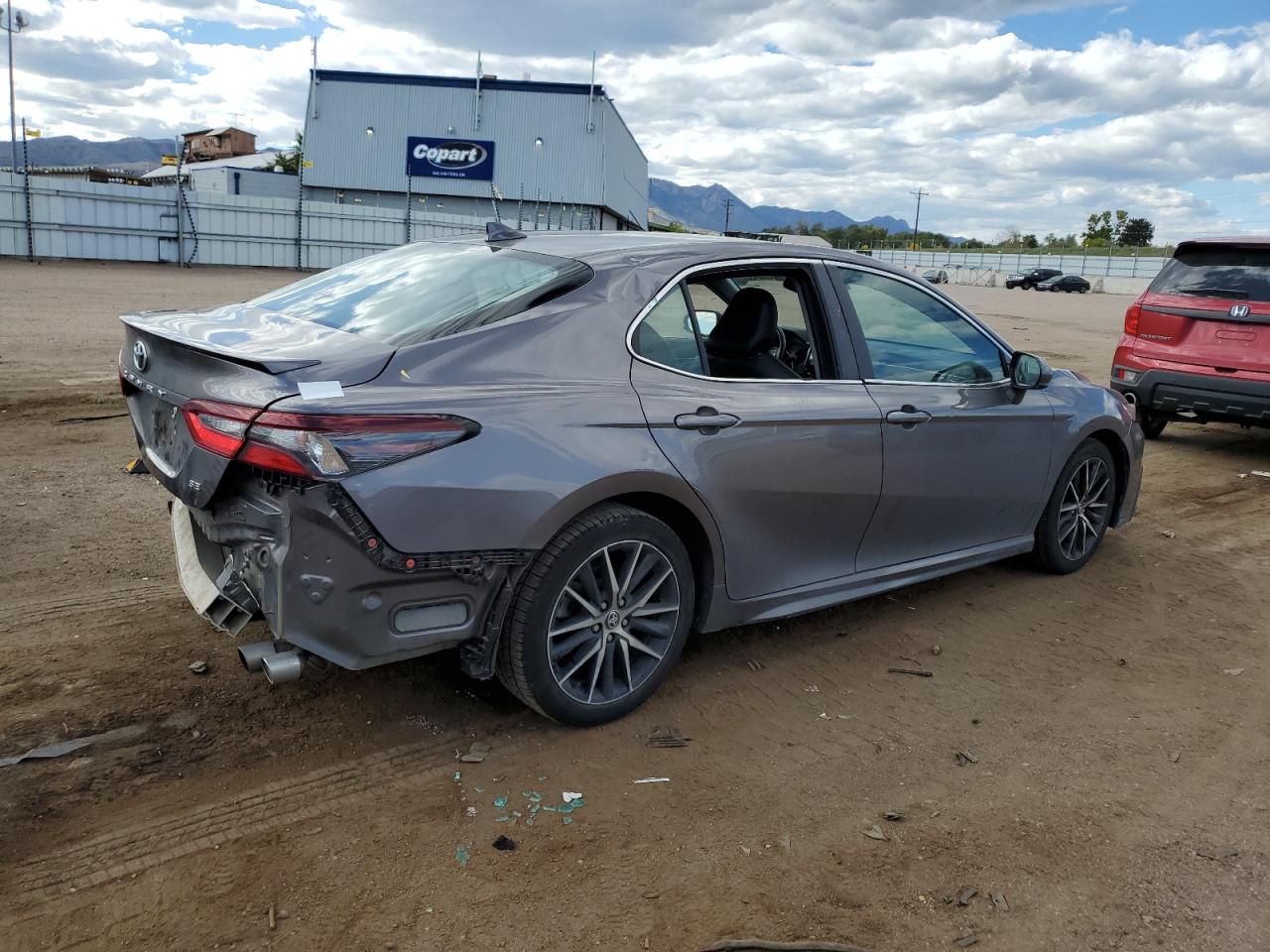 Toyota Camry Se Image 3