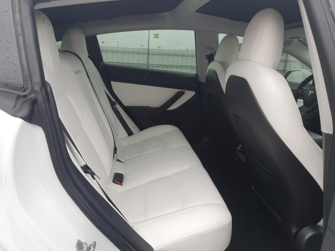 Tesla Model 3 Image 7