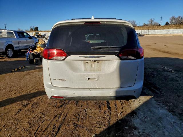 Chrysler Pacifica Touring L Image 4