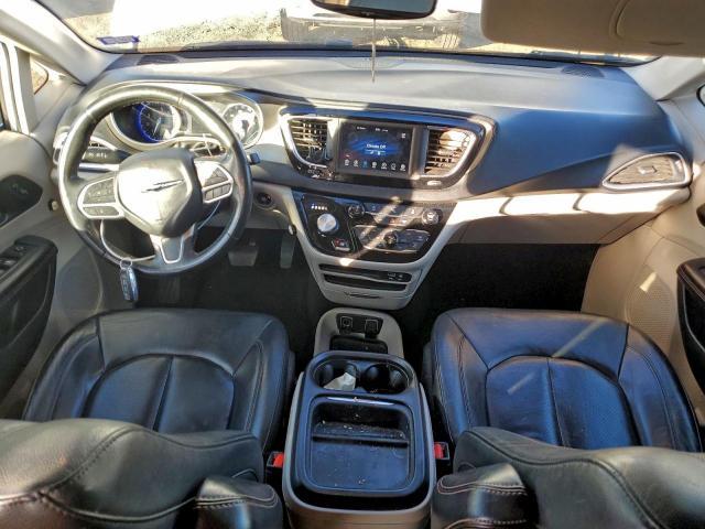 Chrysler Pacifica Touring L Image 11