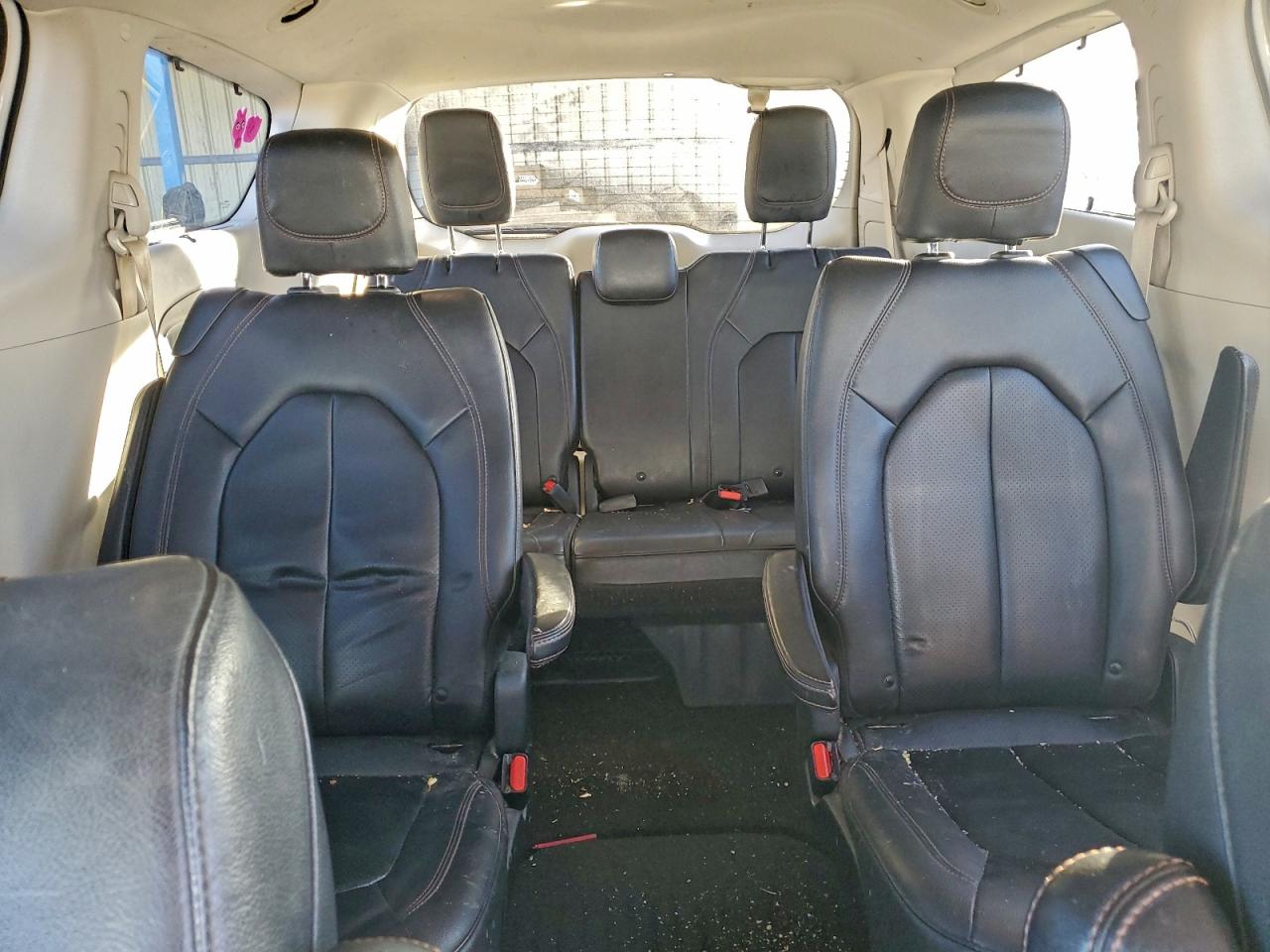 Chrysler Pacifica Touring L Image 5