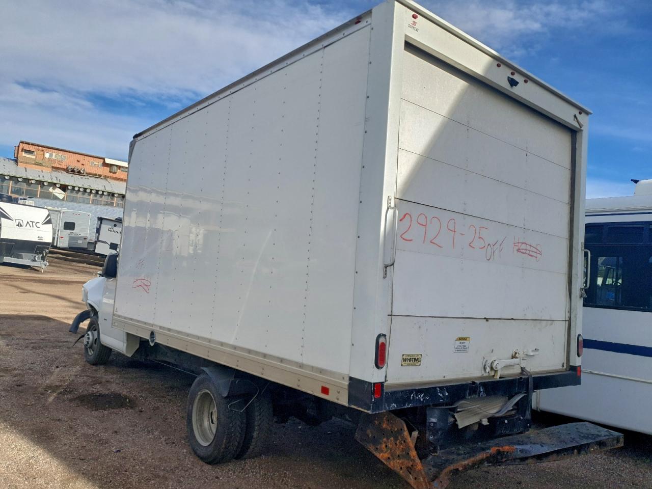 Chevrolet Express Image 3