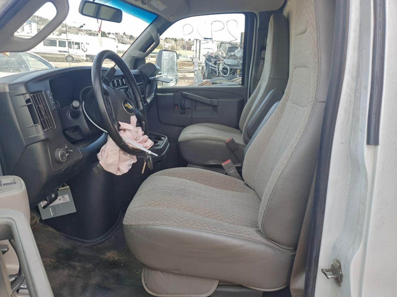 Chevrolet Express Image 2