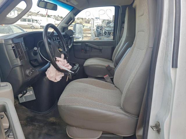 Chevrolet Express Image 2