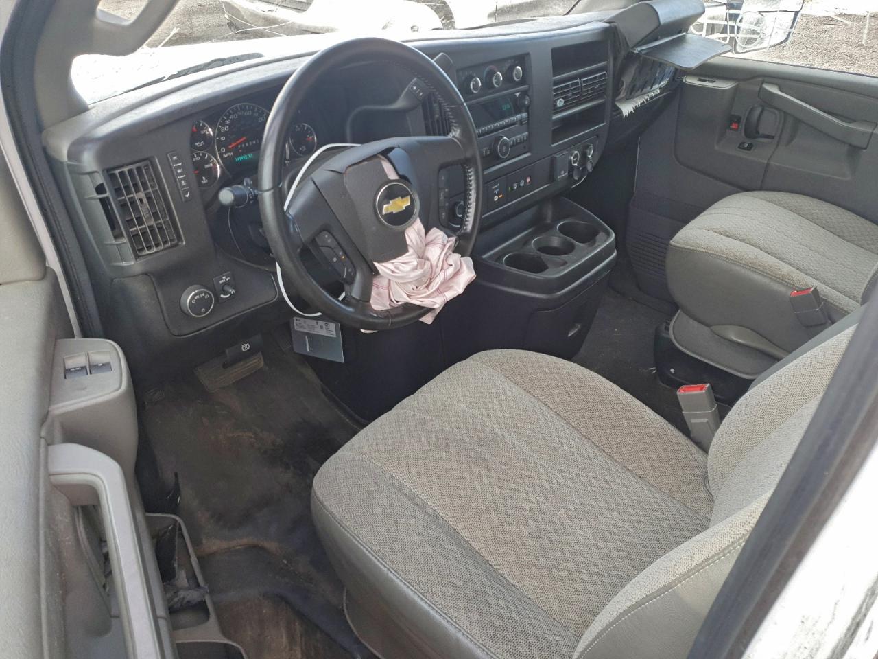 Chevrolet Express Image 6