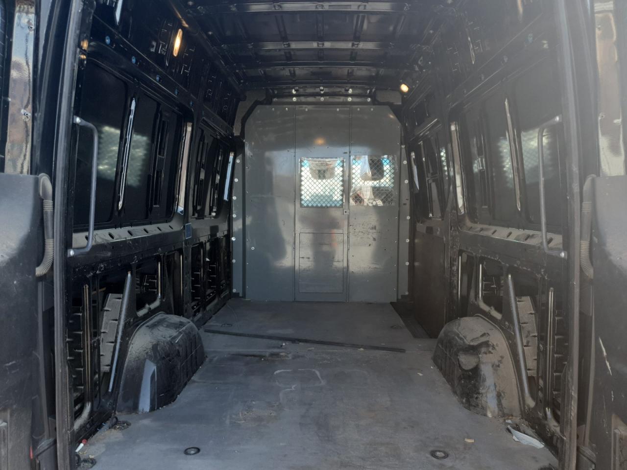 Mercedes-Benz Sprinter 2500 Image 9