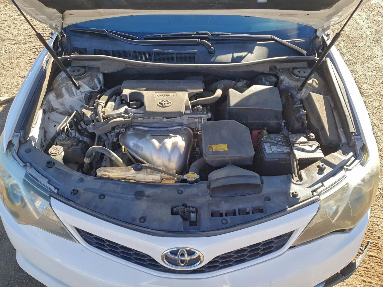 Toyota Camry L Image 4