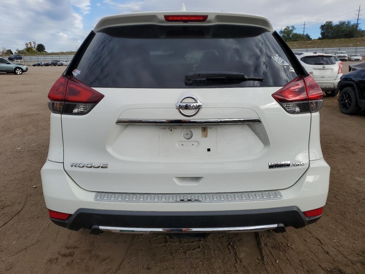 Nissan Rogue S Image 2