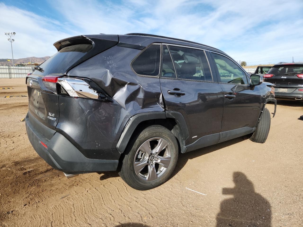 Toyota RAV4 Xle Image 3