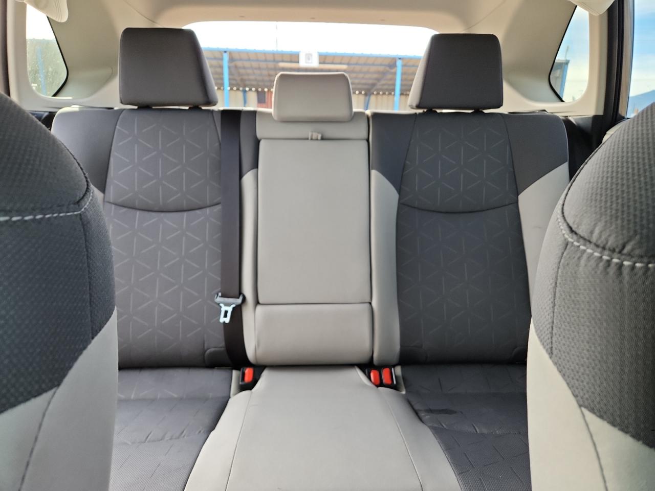 Toyota RAV4 Xle Image 12