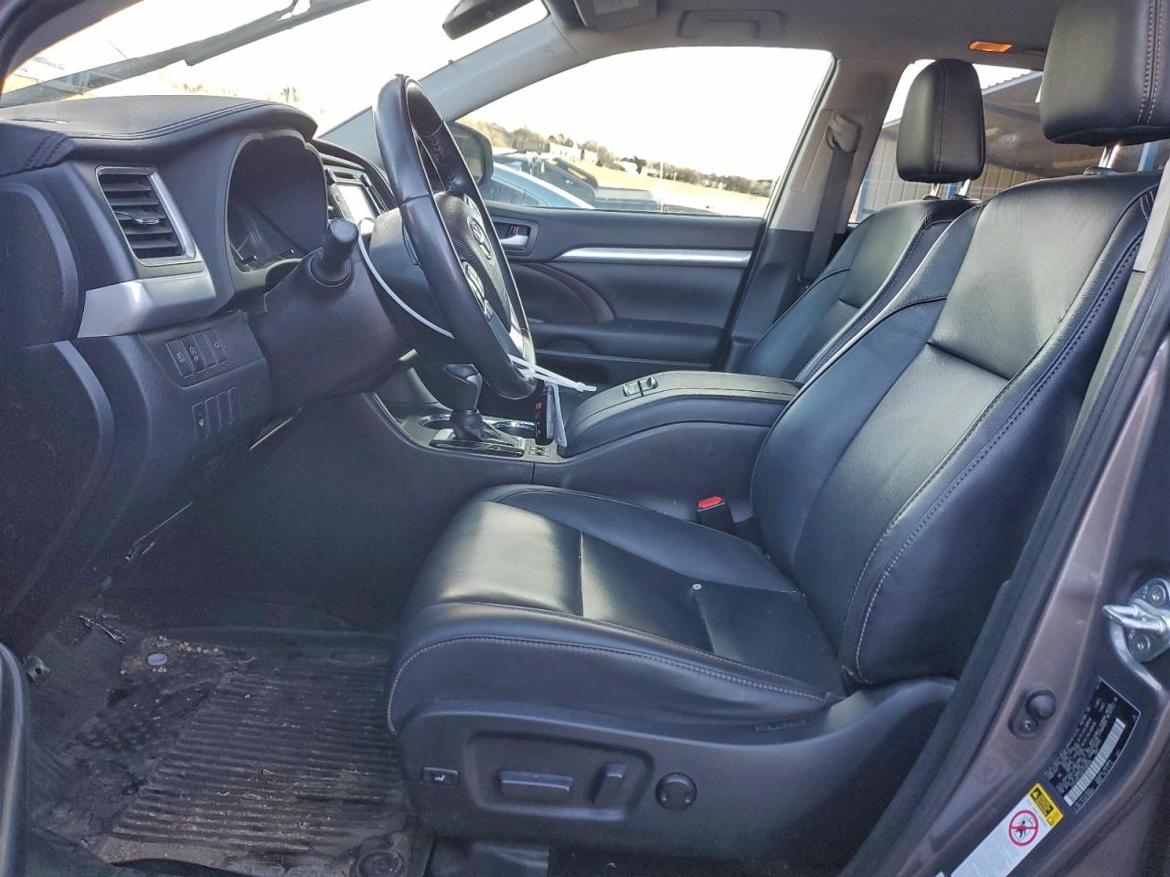 Toyota Highlander Se Image 3