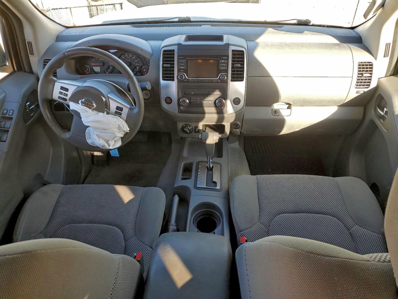 Nissan Frontier S Image 9