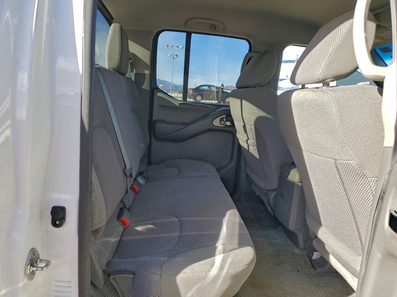 Nissan Frontier S Image 7