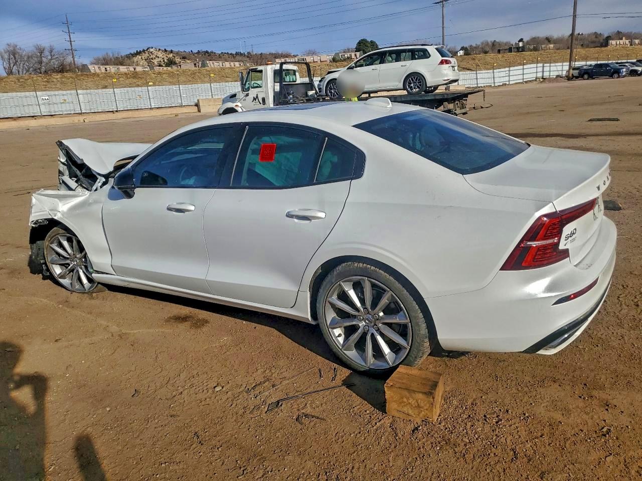 Volvo S60 T5 Momentum Image 2