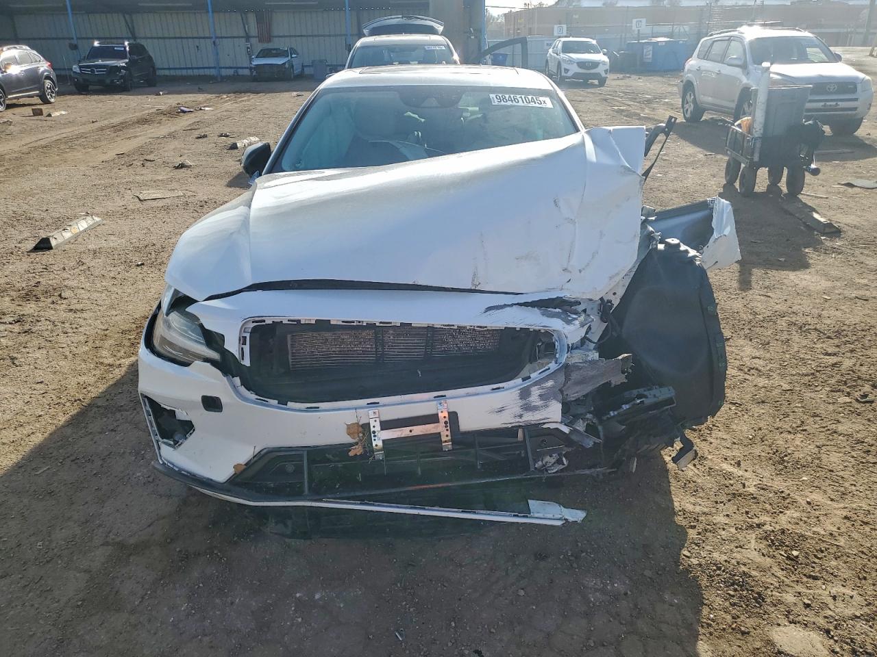 Volvo S60 T5 Momentum Image 3