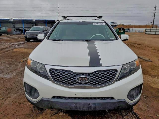 Kia Sorento Base Image 5