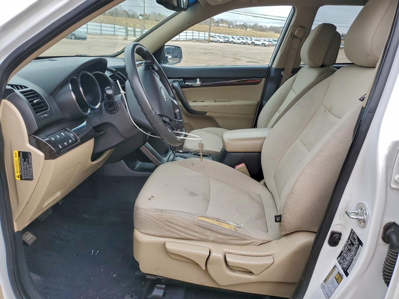 Kia Sorento Base Image 9