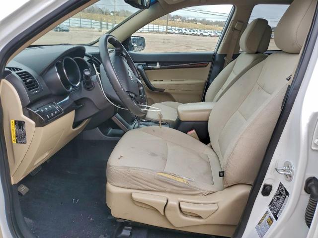 Kia Sorento Base Image 9