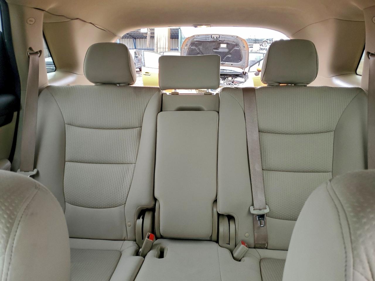 Kia Sorento Base Image 4
