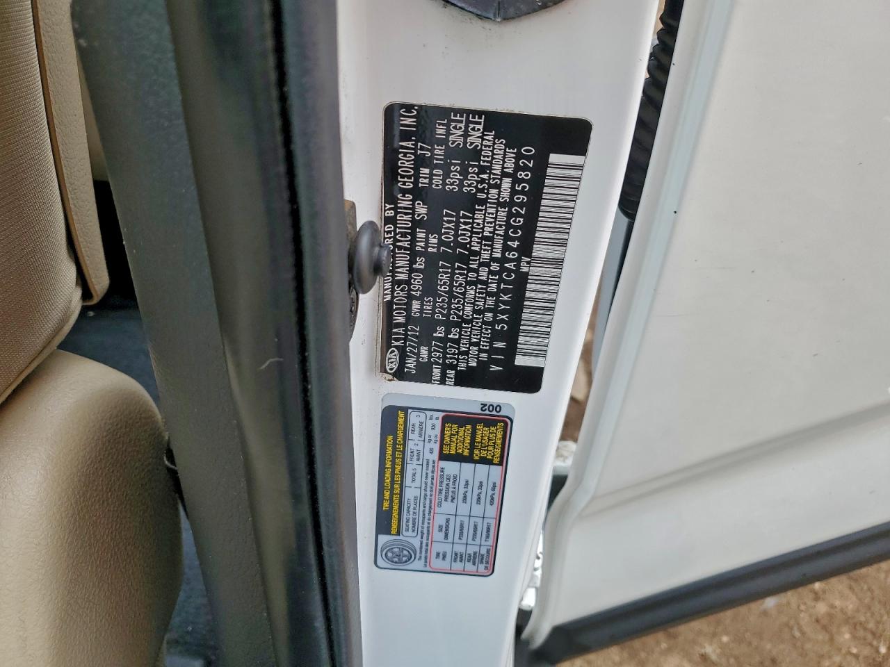 Kia Sorento Base Image 13