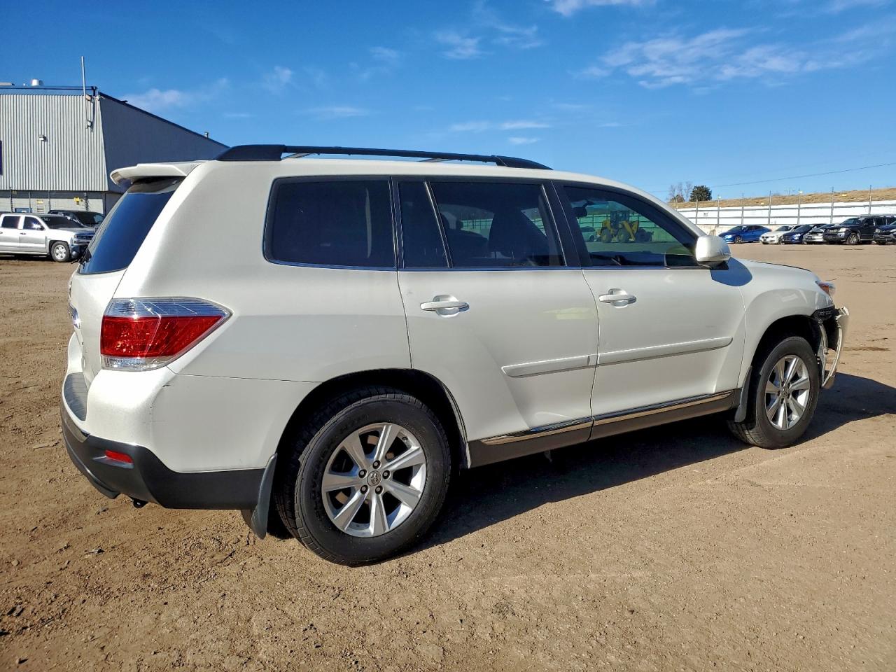 Toyota Highlander Base Image 3