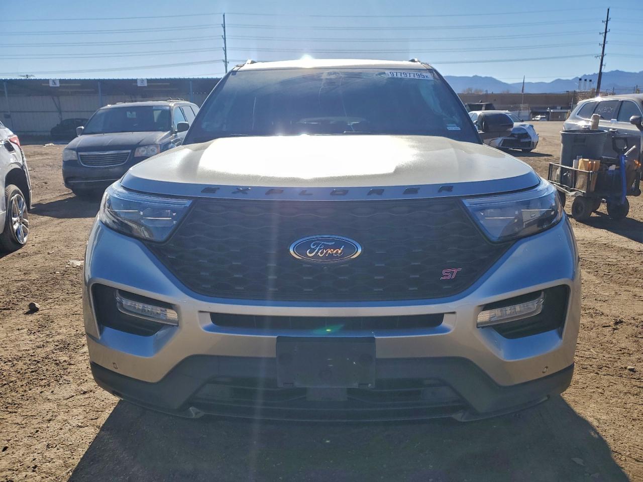 Ford Explorer St Image 4