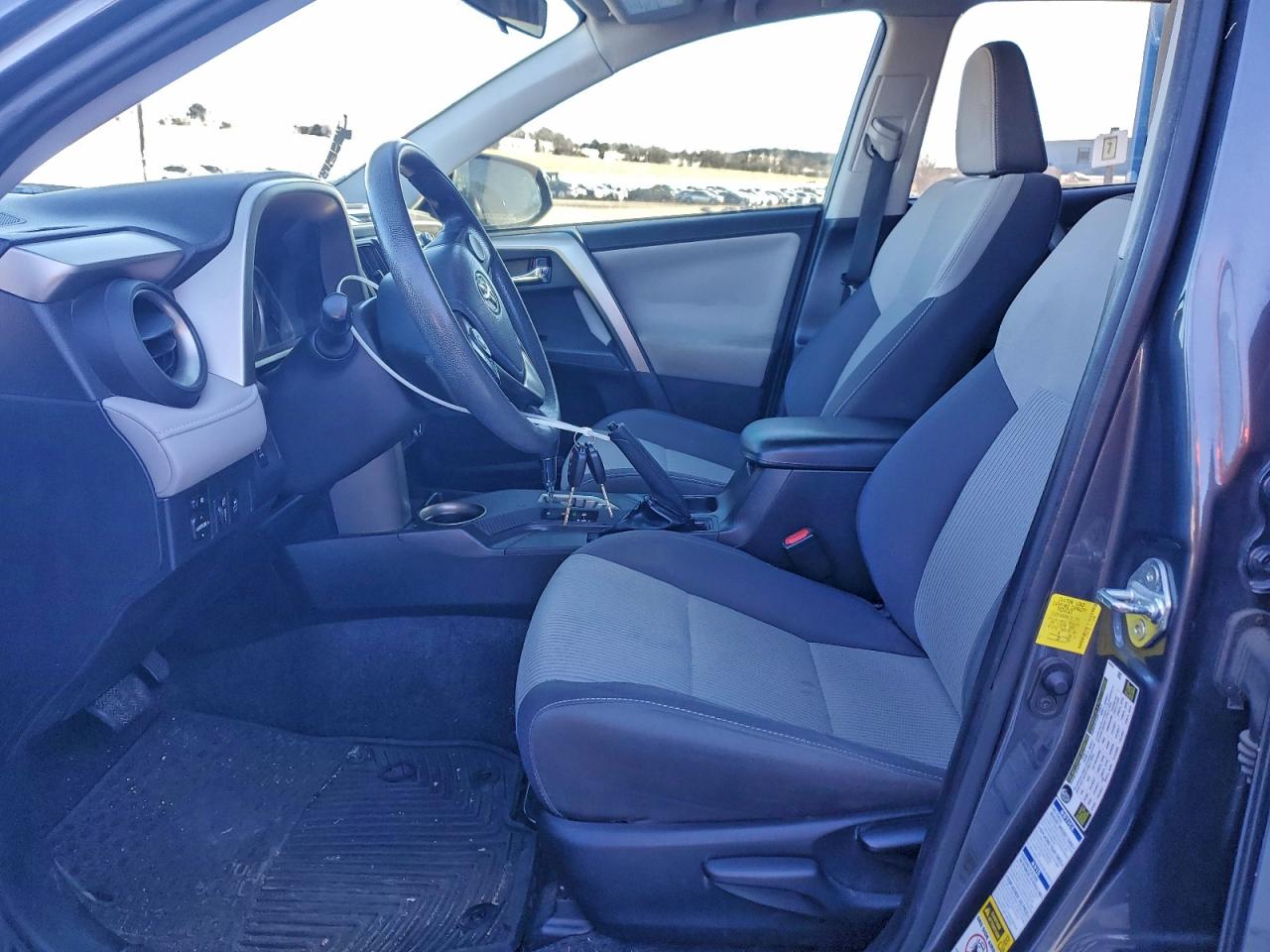 Toyota RAV4 Xle Image 2