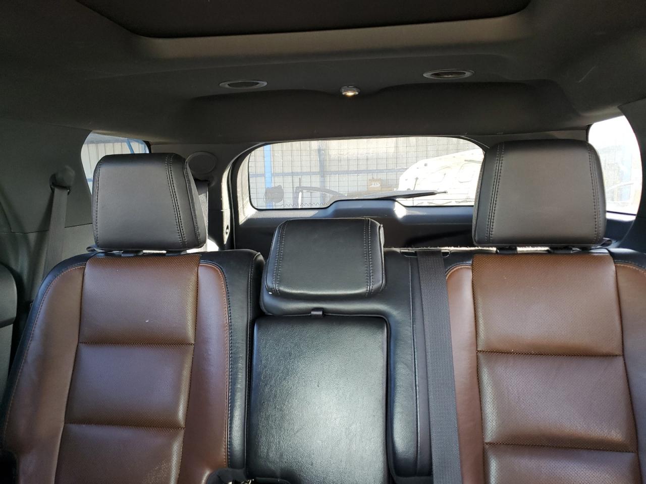 Ford Explorer Limited Image 8