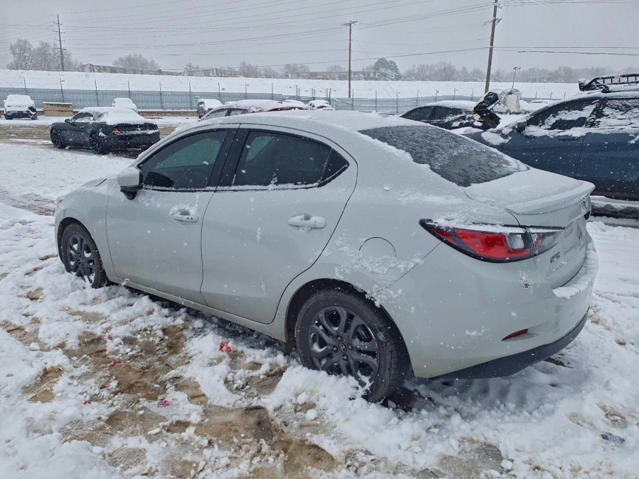 Toyota Yaris L Image 2