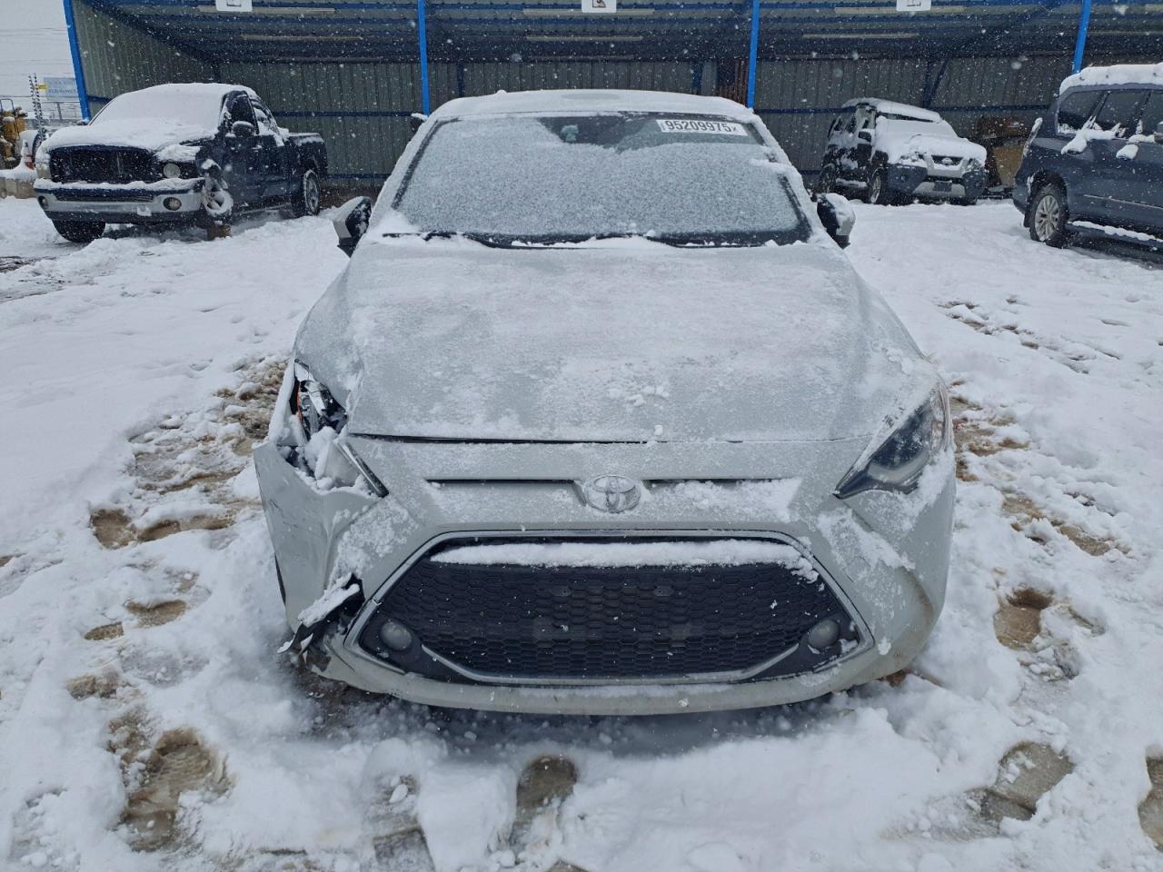 Toyota Yaris L Image 11