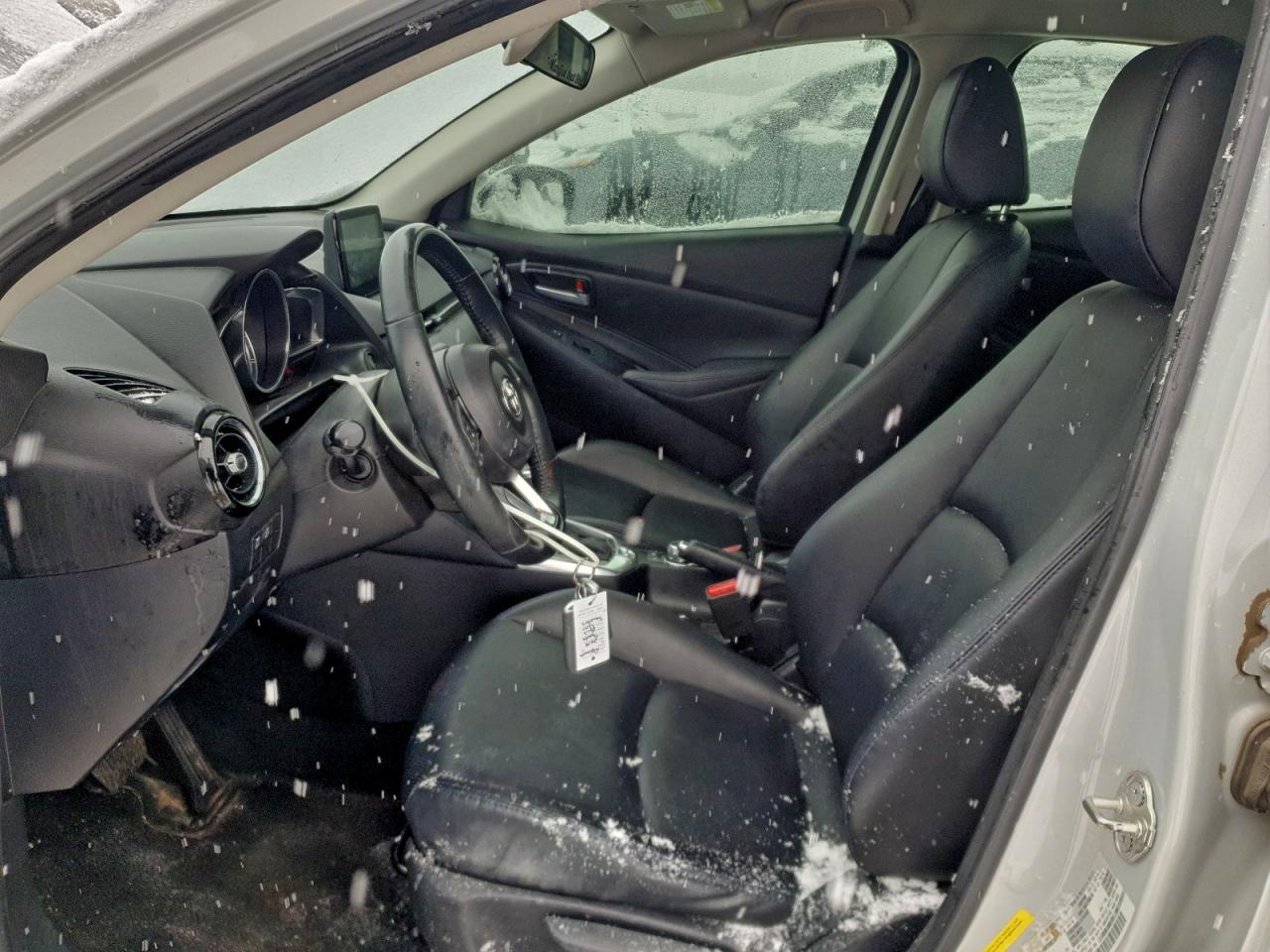 Toyota Yaris L Image 5