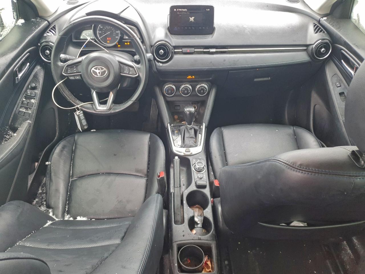 Toyota Yaris L Image 12