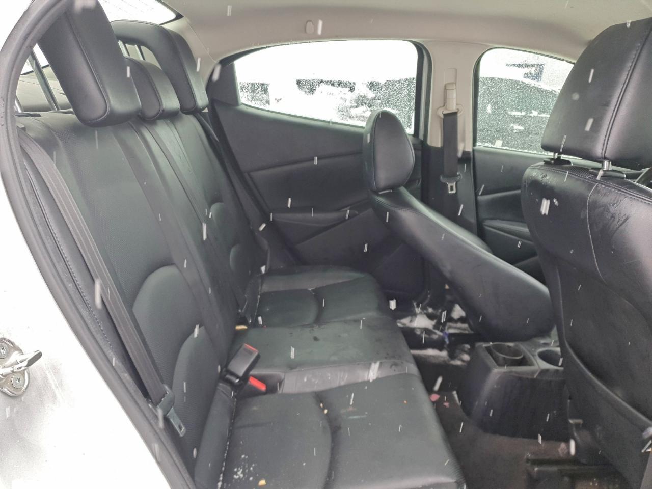 Toyota Yaris L Image 9