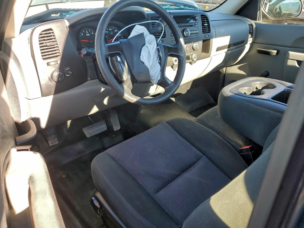 Chevrolet Silverado C1500 Image 3